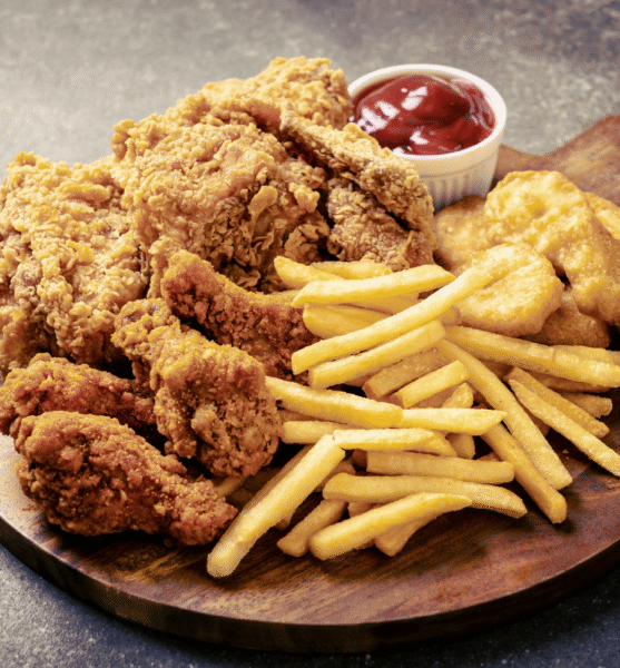 CHICKEN NUGGETS AND FRIESS